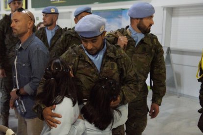 Los legionarios se despiden de sus familias.