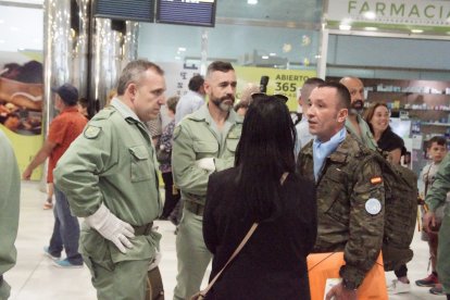Militares en el aeropuerto.