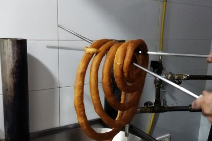 Cómo se preparan los churros.