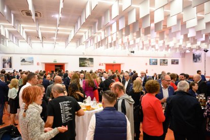 Lleno total en el edificio Cultural de Huércal de Almería