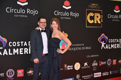 Alberto Cerezuela, director y fundador de la editorial líder en autoedición en Europa, junto a Noelia Pérez.