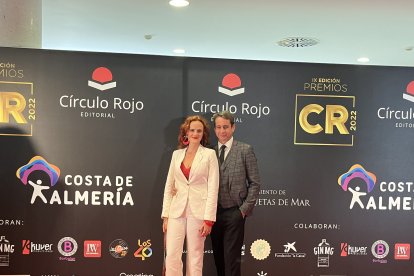 Rocío Juárez junto a su acompañante.