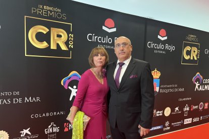 Sara Serrat y acompañante.