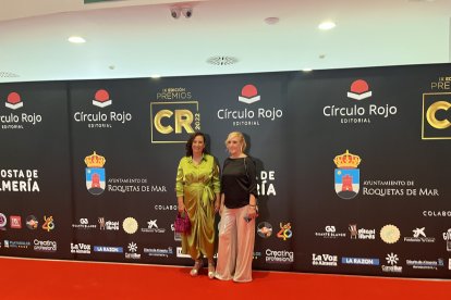 Carmen Mateos y Rosa María.