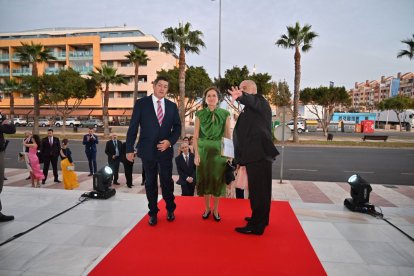 Primeros nominados llegando al Teatro Auditorio.