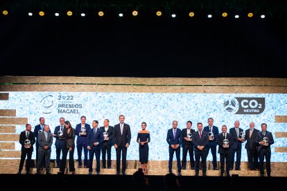 La reina Letizia, en el centro de la imagen.