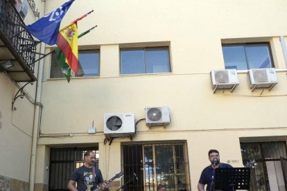 Intervención del grupo de rock Baja Presión.