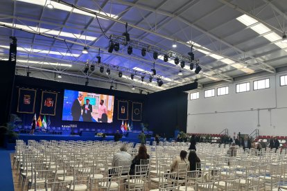 El interior del recinto, preparado.