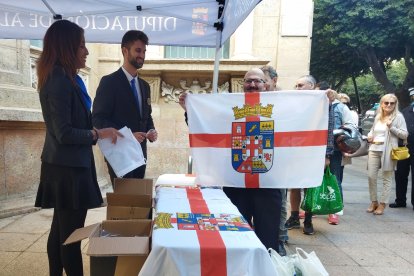 Almeriense feliz con su bandera