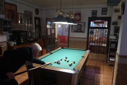 Los comensales también pueden jugar al billar en el establecimiento.