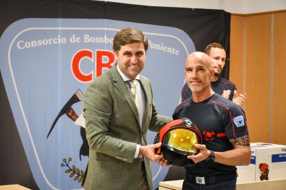 Acto de toma de posesión de 6 nuevos cabos en Bomberos del Poniente.