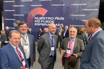 A la izquierda, Jerónimo Parra, presidente de la Cámara.