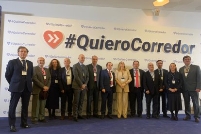 Foto de familia antes de comenzar el evento.