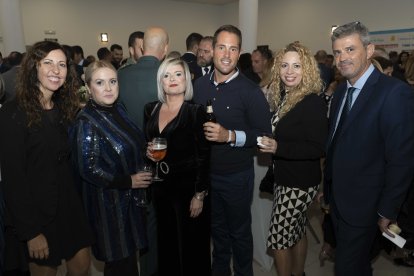 Rosa María Ortiz, la concejal y diputada provincial Yolanda Lozano, Pepita Lozano e Inmaculada Martínez Jiménez, del Colegio de Enfermería de Almería, y Manuel Simón Asensio.