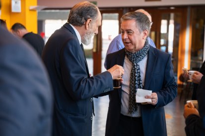 Jacinto Castillo charlando con Diego Berenguel.