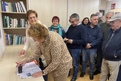 Militantes han acompañado a Valverde hasta la sede provincial.