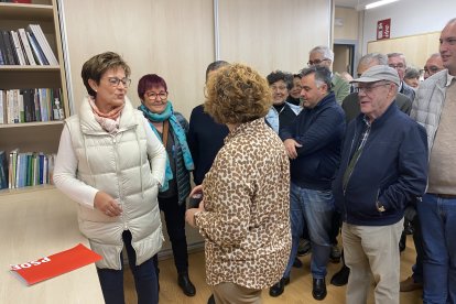 Valverde, arropada por militantes.