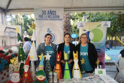 El Centro Ocupacional de Olula del Río Faam, ha pasado un día estupendo de convivencia donde también han vendido artículos artesanales.