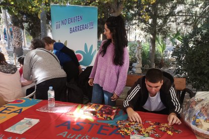 La asociación huercalense Astea- Autismo ha sido una de las agrupaciones locales que no se han perdido este encuentro.