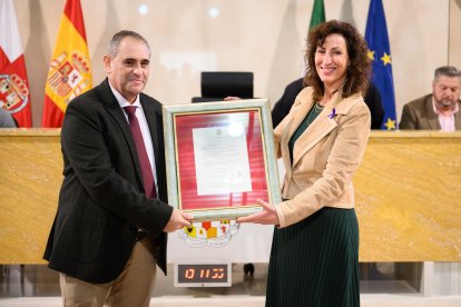 María del Mar Vázquez y Luis Francisco López Morales, director gerente del colegio.