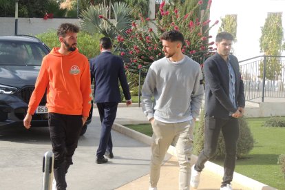 Álex Centelles, Diego Fuoli y Gonzalo Melero en la entrada.