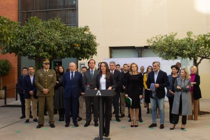 Lectura de un manifiesto en la sede de la Junta.