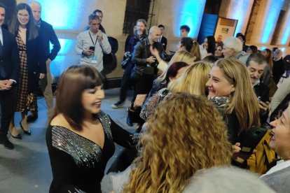 Loles León recibió el cariño de sus seguidores.