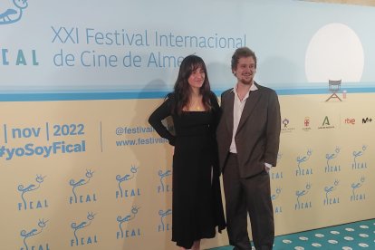 Ana García Rico y Sam Travis.