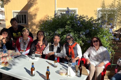 Actores que aprticiparon en la ruta de teatro y vecinos.