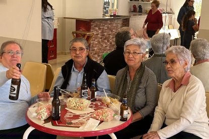 Las misioneras de Acción Parroquial y las Obreras de la Cruz.