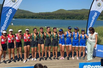 Integrantes de club de remo.