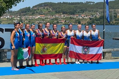 Representantes del club de remo.