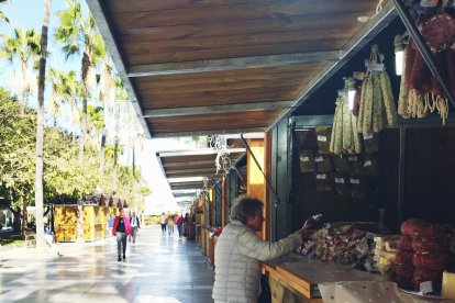 Una almeriense en el mercadillo.