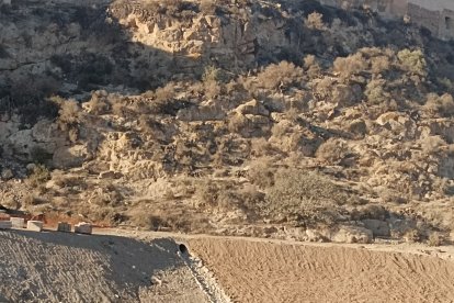 Zona de drenaje: tubería de salida de agua y espacio de filtrado de aguas