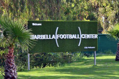 Entrada principal al recinto deportivo.