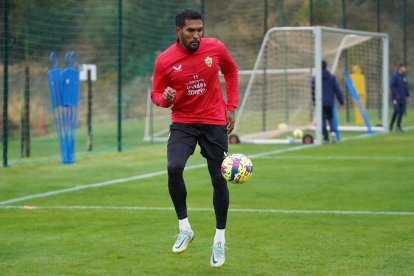 Dyego Sousa, un jugador de vestuario en el Almería.