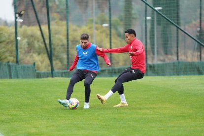Duelo entre Pozo y Lázaro en el partidillo.