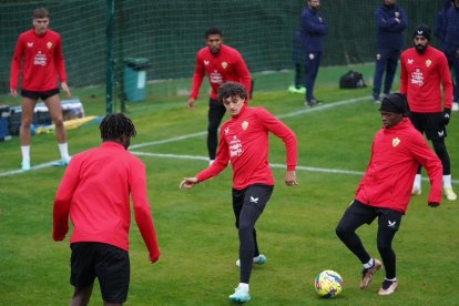 Gui Guedes, joven talento para el Almería.