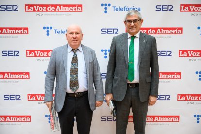 Francisco Lores Llamas, decano del Colegio Oficial de Ingenieros Técnicos Industriales, y Luis López Salvador, del Colegio Oficial de Ingenieros Técnicos Industriales.