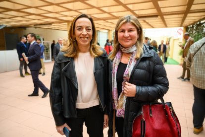 Diana Melero, directora de Innovación Sur de Telefónica, junto a Rosalía Espinosa.