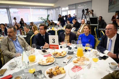 Francisco Góngora, alcalde de El Ejido; Carlos Sánchez y Ana Martínez Labella, concejales del Ayuntamiento de Almería; junto al periodista de La Voz de Almería, Simón Ruiz.