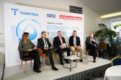 Participantes de la mesa redonda sobre Economía Azul y Sostenibilidad.