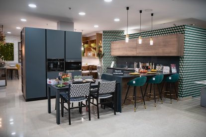 Una de las llamativas zonas de exposición de Muebles Mago.