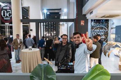 El dj Fran Falces fue el encargado de amenizar la velada con música.