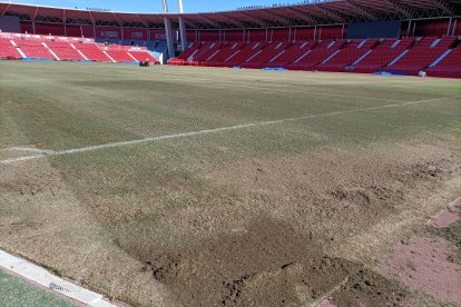 El córner ya casi no tiene hierba.