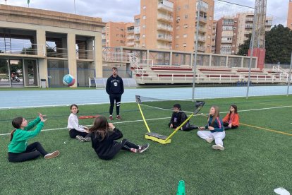 Voleibol sentado para ponerse en la piel de los demás. 