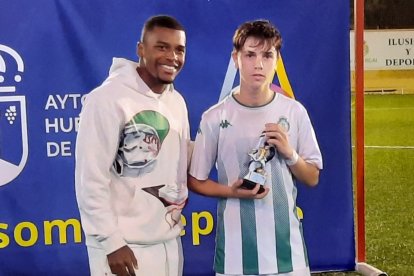 Jacobo, mejor jugador con  Sergio Akieme.