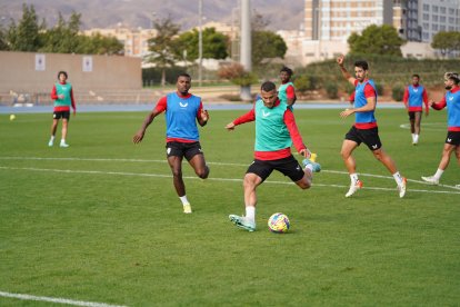 Partidillo final donde la plantilla se dividió en tres grupos.