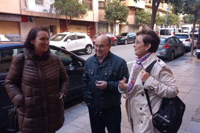 A la derecha, Adriana Valverde.