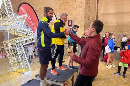 El Concejal de Deportes, Alfonso García, entregó trofeos.